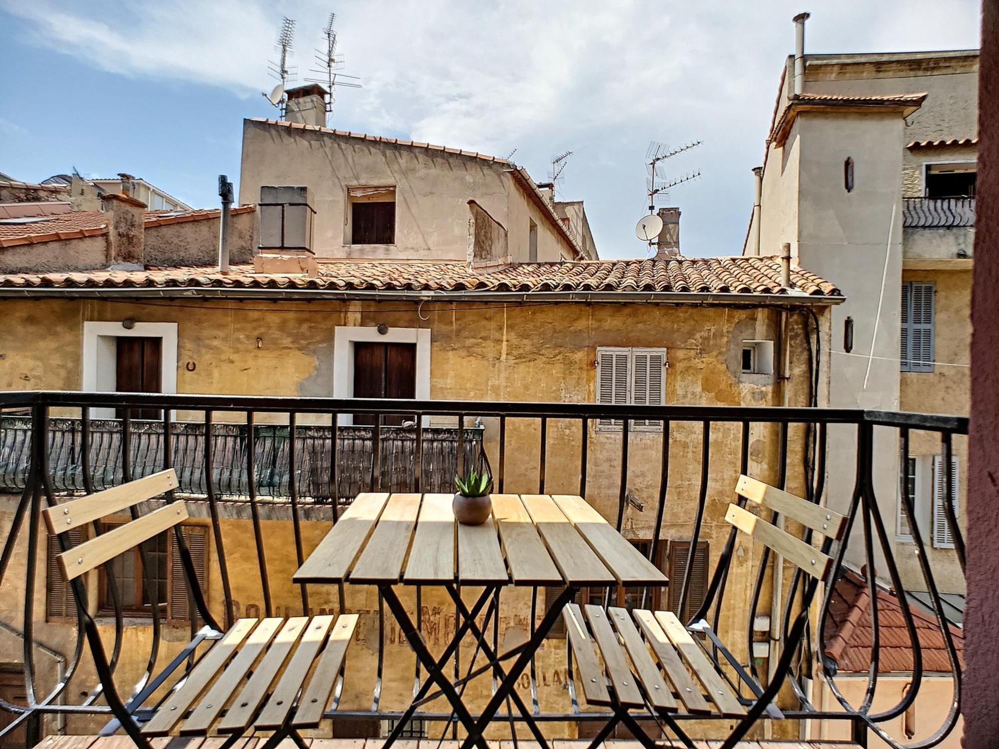 Un Balcon, Au Coeur Du Village Каси Экстерьер фото